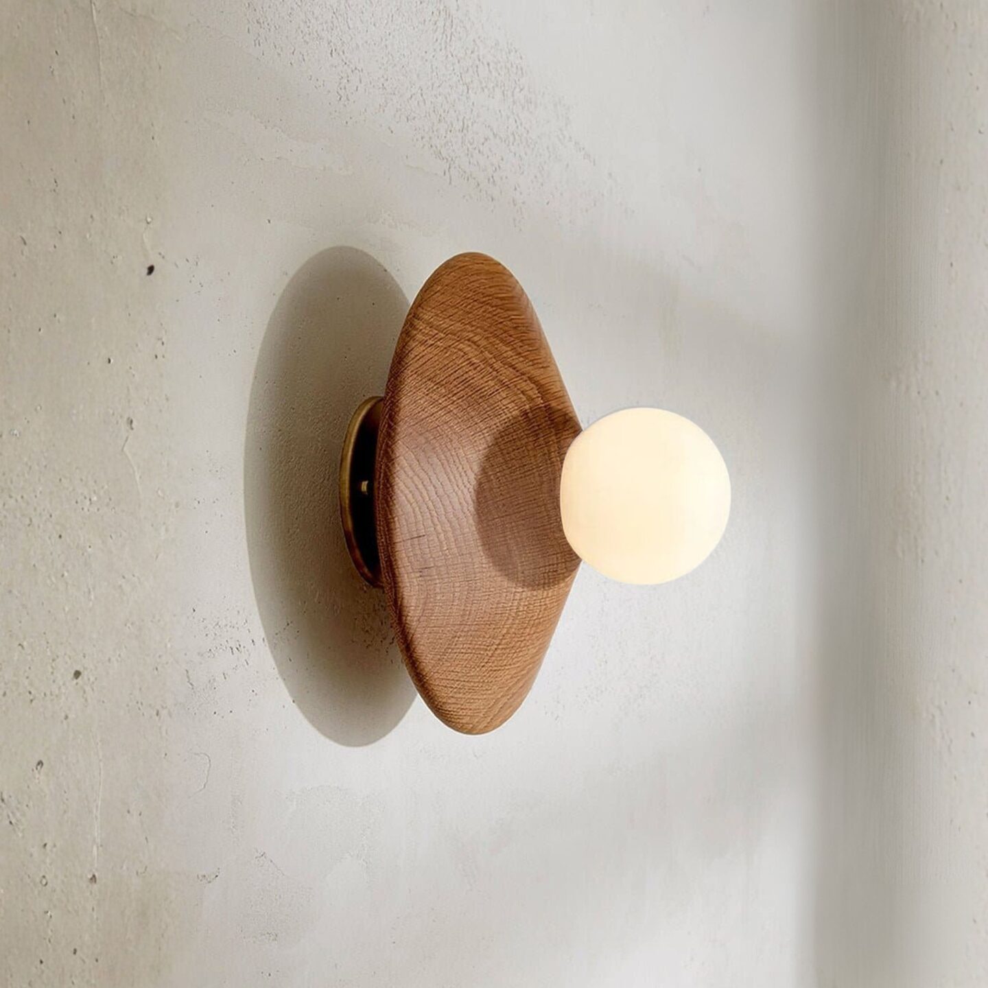 Bright Beads Disc Wall Light Oak & Brass